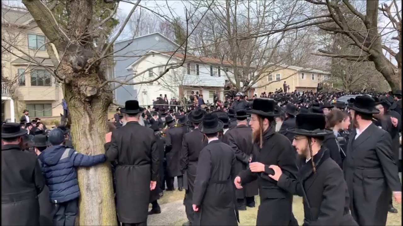 Crowds Gathering In Monsey For Skulener Rebbe Levaya