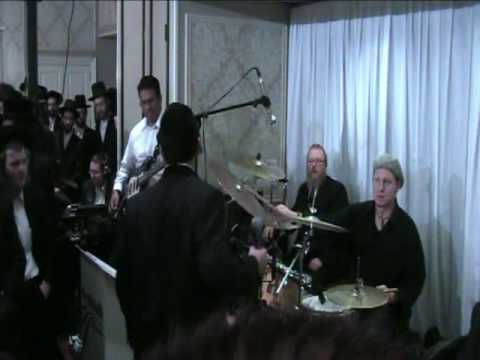 Lipa Sings Hentalach And raps at A chasuna.mp4
