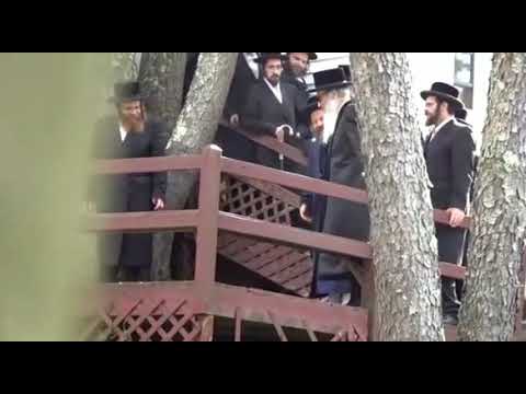 Viznitz Kiamesha Rebbe Visits bobov 45 Rebbe In The Country - Av 5780