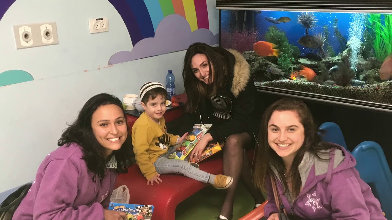 Olami's Akiva Trip does Random acts of kindness to bring in 2019