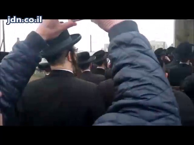 Toldos Avrohom YItschok Rebbe Near The Kedushas Levi - Iyar 5777