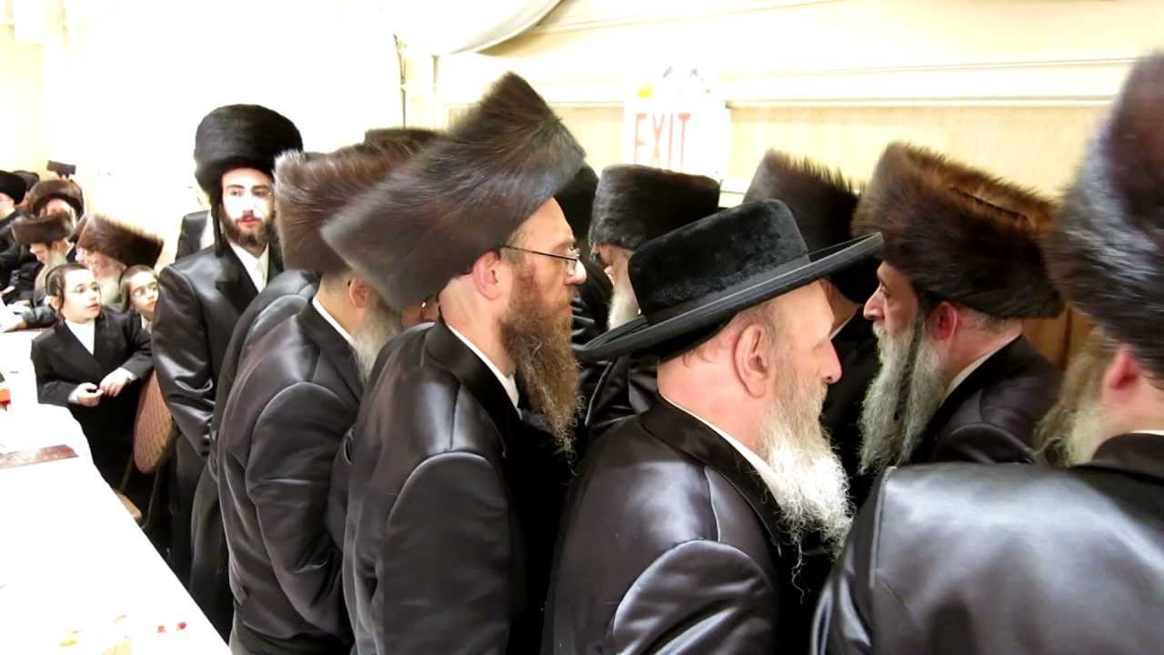 Admor Satmar dancing at Pupa Sadovna Landsberg Strizov wedding in Williamsburg