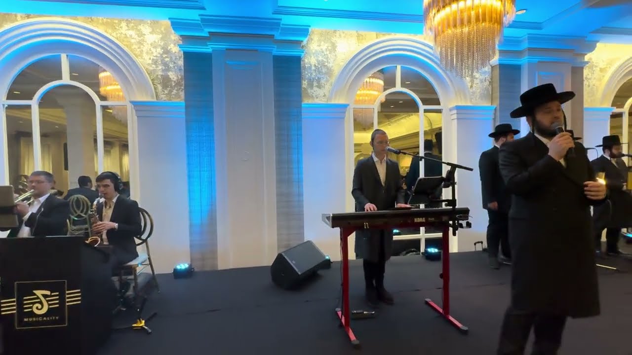 Markowitz & Goldberg Wedding | Singer Kalmy Schwartz and Yossi Shtendig on the keys