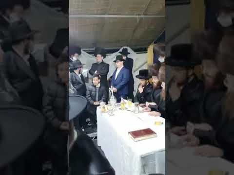 Sadigura Yerushalayim Rebbe Buys First Shir Hamalos For His Brother The London Rebbe - Sukkos 5781