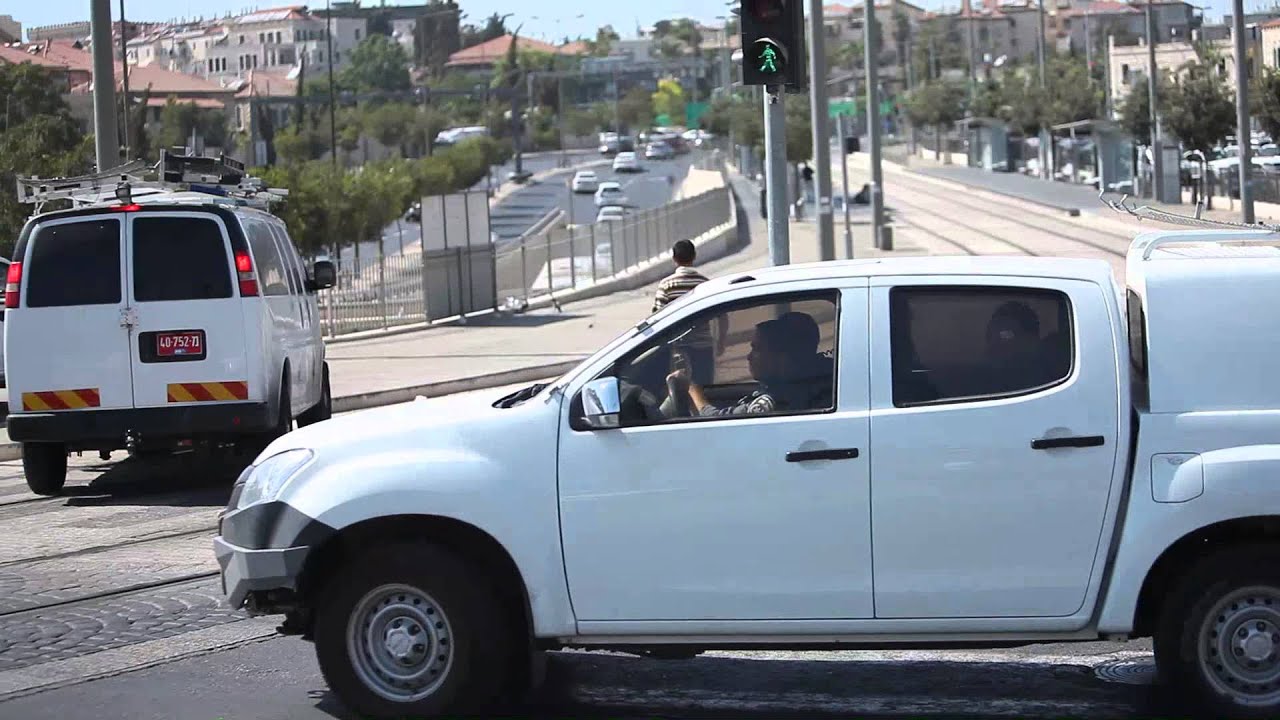 High Security Around Jerusalem Light Rail Following Rock Throwing [HD]