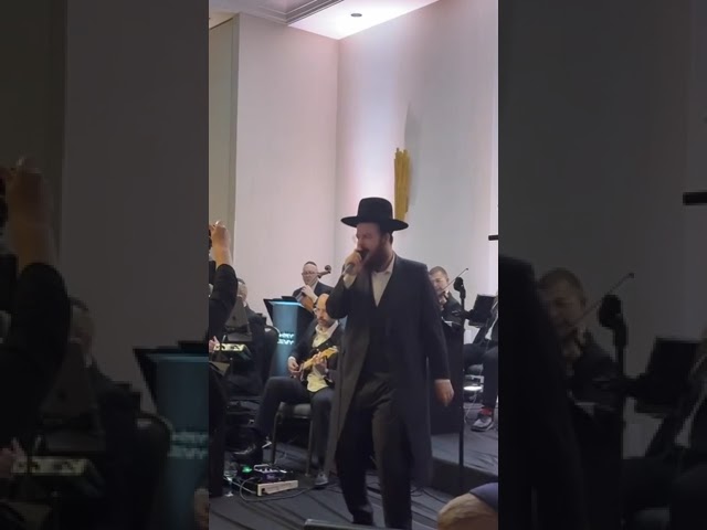 Shimmy Levy 🎹 Yidi Bialostozky 🎤 Tnuah Choir