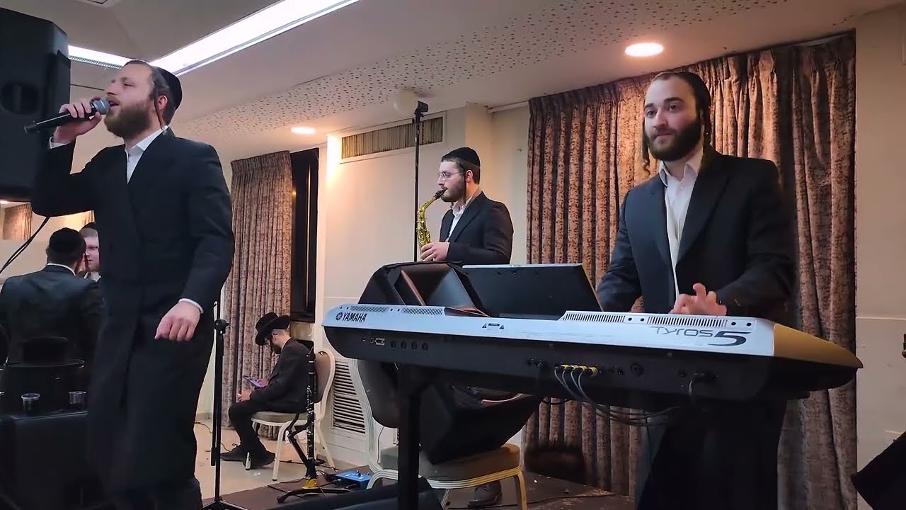 א פייערדיגע חתונה 🔥🔥🔥🎹מוטי רוזנפלד 🎤יואלי דווידוביץ מרקידים חתונה באווירת פורים תוססת במיוחד🤡 LIVE