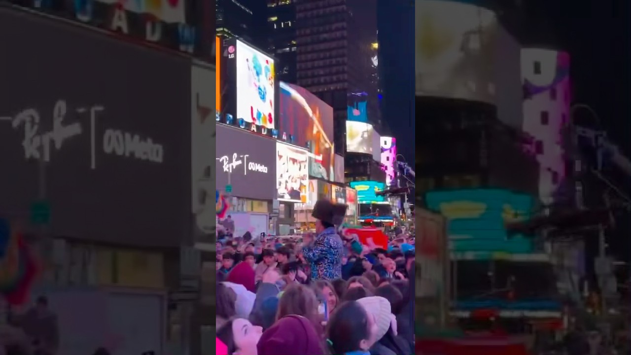 Lipa Shmeltzer at Manhattan Time Square With Thousands of Jewish Teens | ליפא שמלצר
