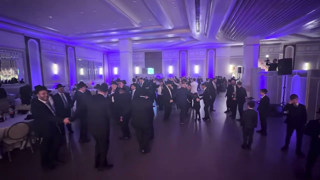 Sruly Green singing at the wedding of Yaakov Issakov Aryeh | 🎹 An Avrumy Rosenfeld Production.