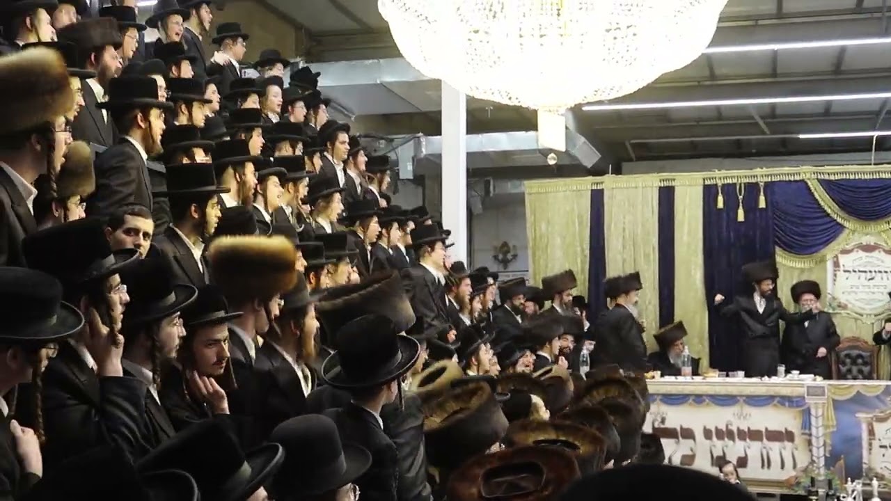 המחותן הרב שטרן בריקוד עם החתן
