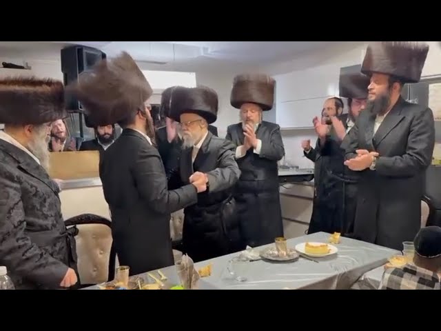 Seret Viznitz Rebbe Dances At A Sheva Brachos | האדמו”ר מסערט ויז’ניץ שליט”א בריקוד אצל שבע ברכות