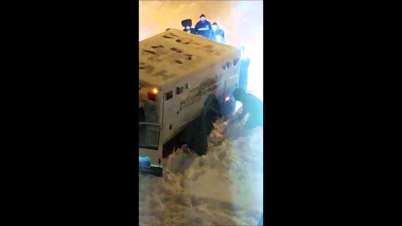 Williamsburg Hatzolah Ambulance Stuck During Blizzard 2016