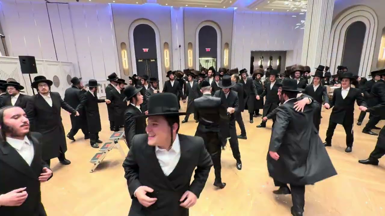 Levy Falkowitz & Shira Choir at the wedding of Aron Jacobowitz | 🎹 Yoely Fischer Production.