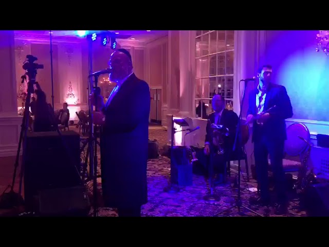 Michoel schnitzler rocking at a wedding in Lakewood with dovi tesler!