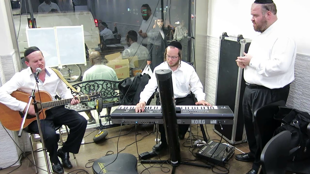 Moishe's Place Restaurant Grand Opening Kumzitz with Eli Beer, Gershy Moskowitz Production