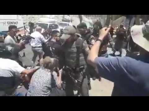Arabs disturb the peace & hurl rocks @ police near Lion's Gate