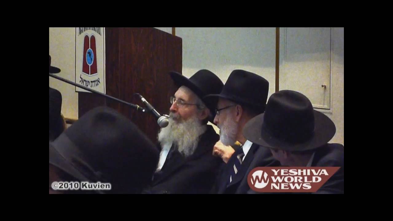 HaRav Nosson Tzvi Finkel speaking at the Tenth Annual Agudath Yisrael Yarchei Kallah