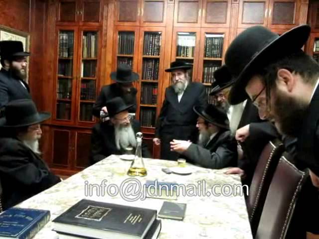 R' Malkiel Kotler Rosh Yeshiva Of BMG Lakewood Visits The Pupa Rebbe Cheshvan 5773