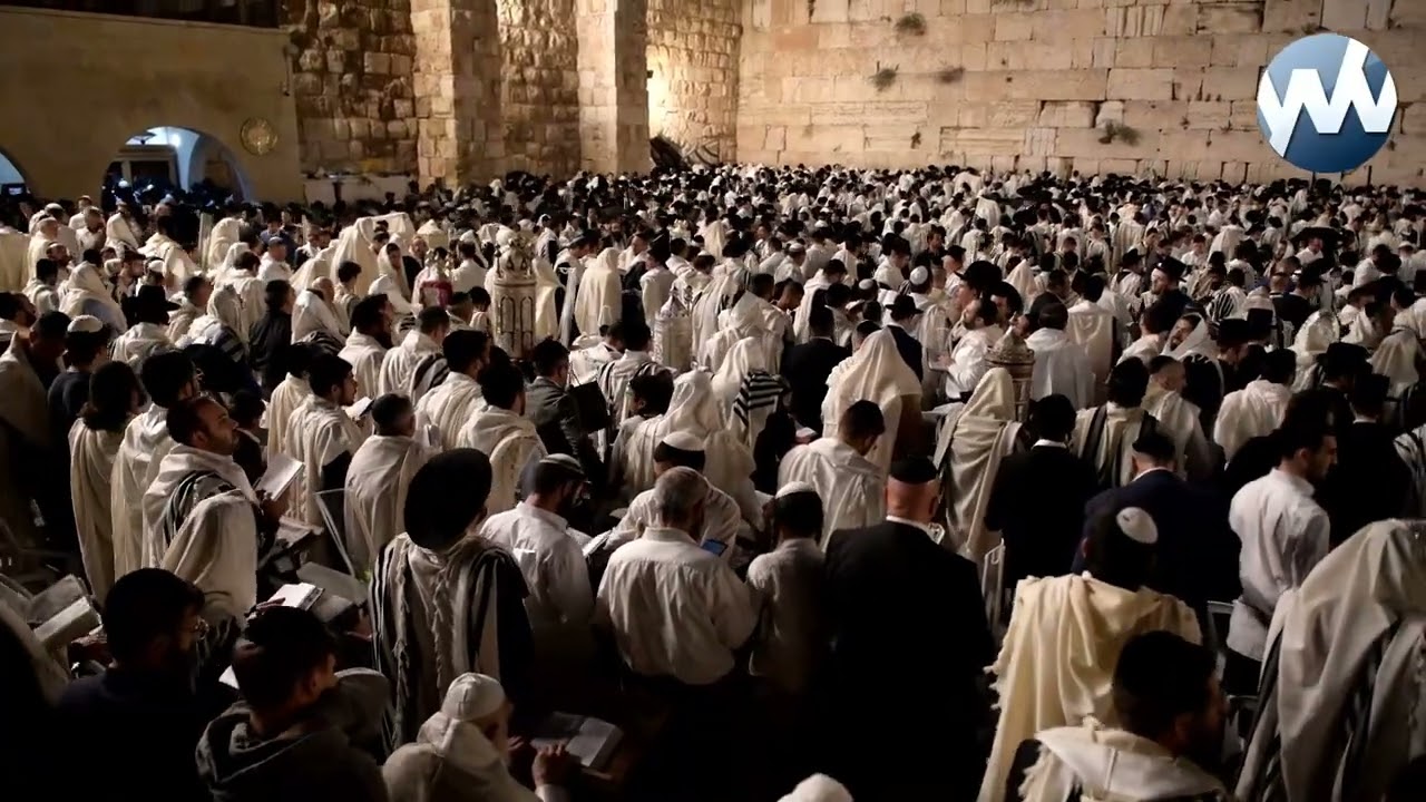 Hoshana Rabba by the Kotel - Sukkos 2023 | הושענא רבה בכותל המערבי - סוכות תשפ״ד
