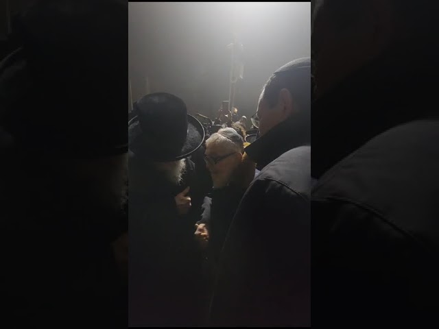 האדמו"ר מבאיאן משתתף בהלווית הלוחם דוד שוורץ הי"ד שנפל בעזה