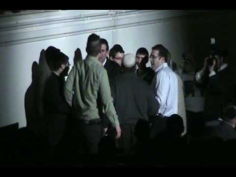 8 Michoel Pruzansky Sings Yamamai At The Young Israel Of Manhattan Concert on February 6, 2010.mp4