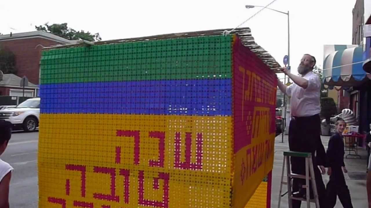 Toys To Discover builds a Sukkah with 30,000 Clicks in Borough Park