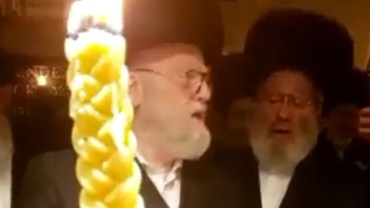 Michoel Schnitzler making Havdalah in Miami