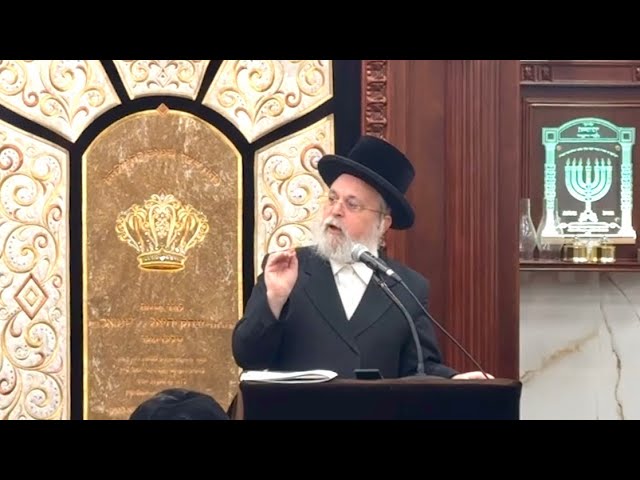 חכם עיניו בראשו