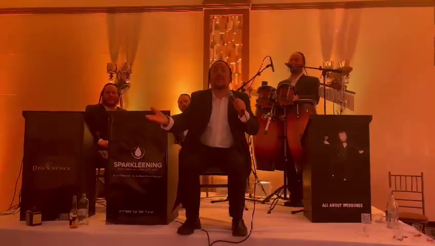 Lipa Schmeltzer With An Amazing Story!