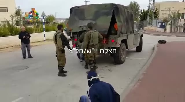 IDF soldiers operating in Hebron, making arrests1