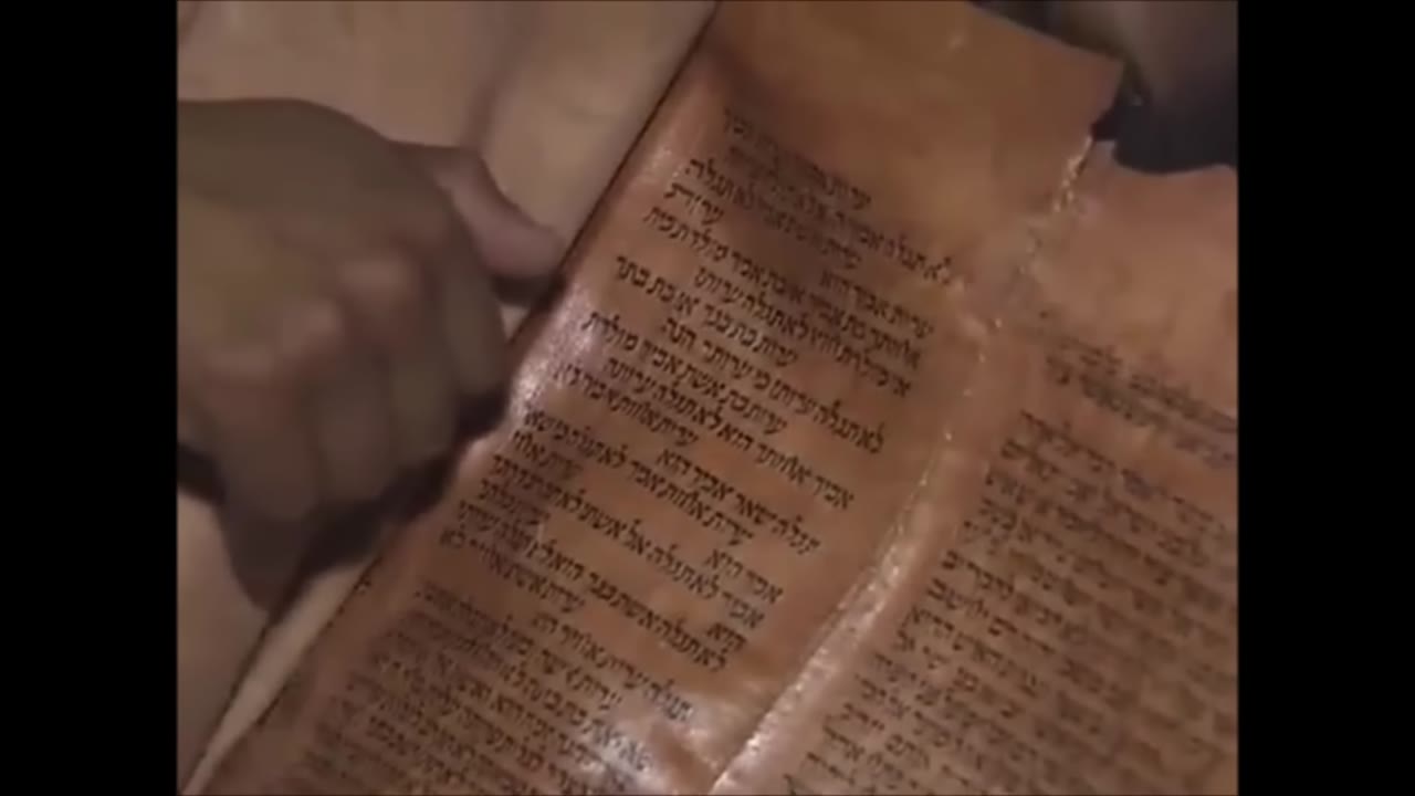 600 Y/O Sefer Torah From Yemen Brought To Israel With 19 Jews